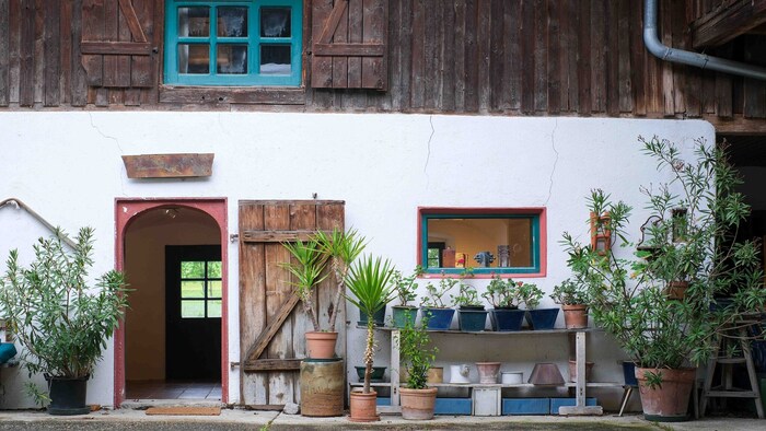 Romantischer Innenhof mit Zugang zum Schaulager.