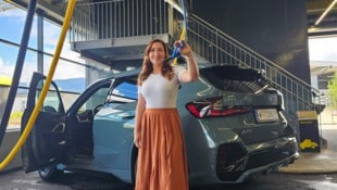 Simone mit der hilfreichen Druckluftpistole. Viele Extras werden kostenlos angeboten.