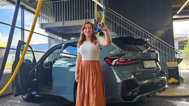 Simone mit der hilfreichen Druckluftpistole. Viele Extras werden kostenlos angeboten.