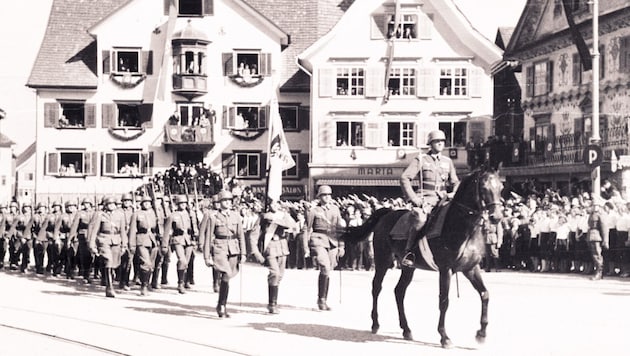 Parade deutscher Soldaten nach dem Anschluss ans Dritte Reich in Dornbirn: Die ...