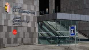 Die illegale Staatsbürgerschaft wurde im Linzer Landesdienstleistungszentrum ausgestellt, eine ...