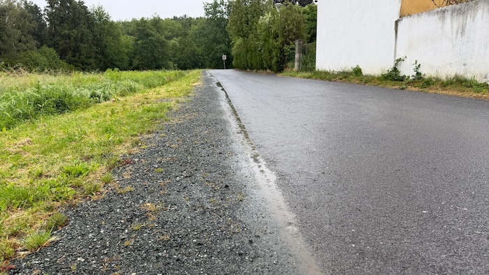 Bei der Zufahrt zum Bad wurde das Material bereits getauscht.