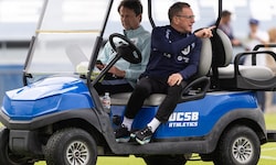 Sportdirektor Peter Schöttel mit Teamchef Ralf Rangnick