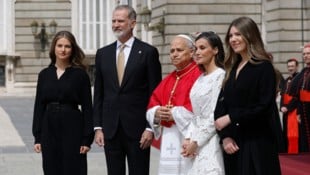 Papst-Besuch in Spanien: Nur Letizia durfte Weiß tragen – ihre Töchter mussten Schwarz wählen
