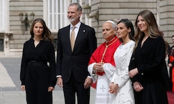 Papst-Besuch in Spanien: Nur Letizia durfte Weiß tragen – ihre Töchter mussten Schwarz wählen