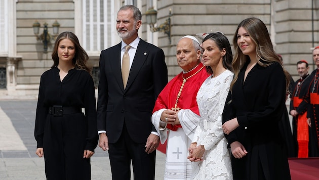 Papst-Besuch in Spanien: Nur Letizia durfte Weiß tragen – ihre Töchter mussten Schwarz wählen