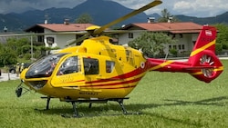 Mit dem Notarzthubschrauber „Heli 3“ (Archivbild) wurde das Kind in die Innsbrucker Klinik ...