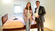 Auf den Nachttopf gekommen: Kuratorin Gierlinger und Bachschmiede-Chef Robotka.
