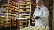 Für Kerstin Klug ist es Ehrensache, dass jeder Laib Käse perfekt beim Kunden ankommt.