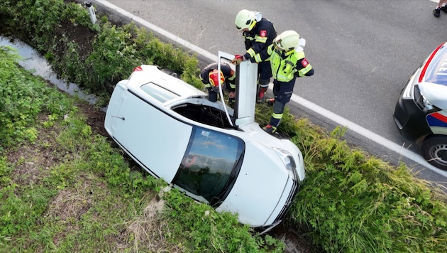 Immer kommen Fahrzeuge von der engen Fahrbahn ab.
