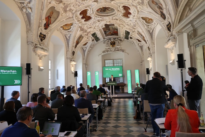 Das Stift bildet einen ehrwürdigen Rahmen.