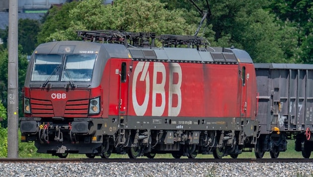 Das tragische Unglück geschah an einer Bahnkreuzung der Franz-Josefs-Bahn mit einem Güterzug ...
