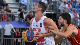 Toni Blazan (l.) im Gruppenspiel gegen Spanien