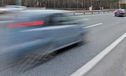 Der Mann hatte es besonders eilig. Jetzt ist er sein Auto los.