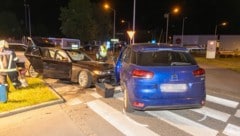 Drei Menschen wurden bei dem Unfall im Kreisverkehr in Frastanz verletzt.