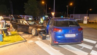 Drei Menschen wurden bei dem Unfall im Kreisverkehr in Frastanz verletzt.