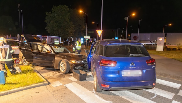 Drei Menschen wurden bei dem Unfall im Kreisverkehr in Frastanz verletzt.