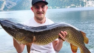 Der junge Mann und sein „Fisch des Lebens“: Rudolf Küpper zog diesen Rekord-Hecht aus dem ...