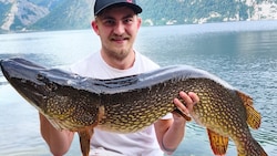 Der junge Mann und sein „Fisch des Lebens“: Rudolf Küpper zog diesen Rekord-Hecht aus dem ...