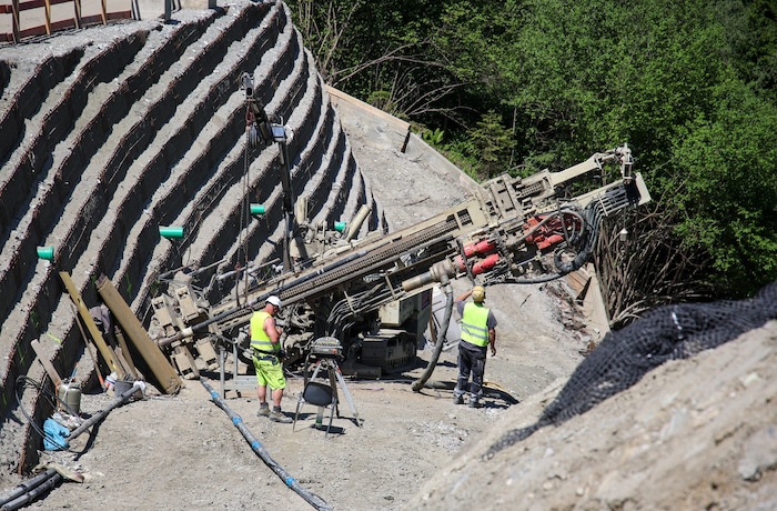 Um die Baustelle bei den Viadukten einrichten zu können, sind viele Vorarbeiten notwendig.
