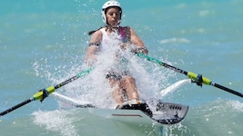 Sicherheit geht vor: Magdalena Lobnig mit Helm.