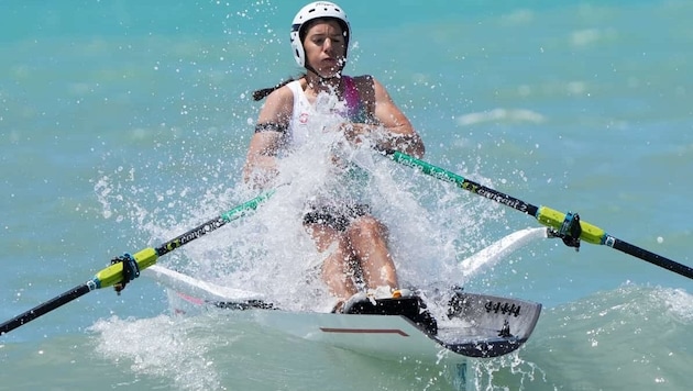 Sicherheit geht vor: Magdalena Lobnig mit Helm.