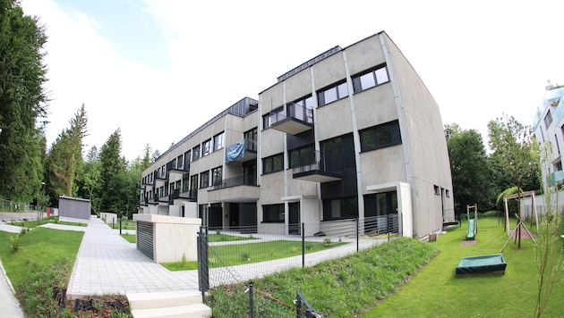 Das alte Labor-Gebäude der Uni wurde im Kern saniert. 36 Wohnungen werden in bester Lage ...