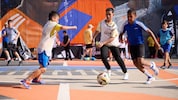 Kinder des Caritas-Projekts im „Alaba-Käfig“ in Wien