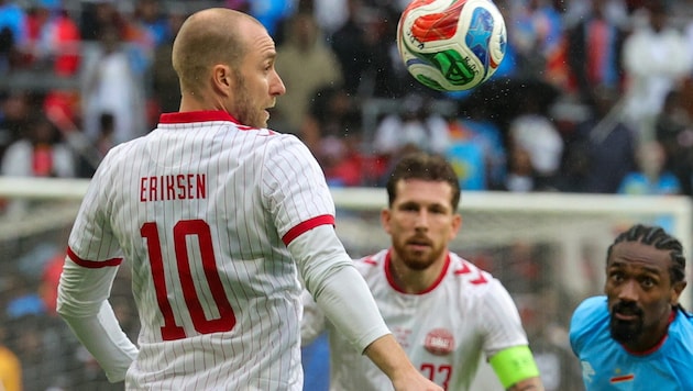 Christian Eriksen brach am Sonntag erneut auf dem Platz zusammen.