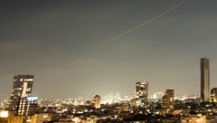 Ein Geschoss während des iranischen Angriffs über Israel 