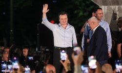 Premier Kurti bei der Wahlparty am Sonntagabend in Pristina