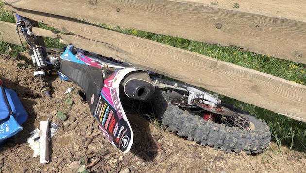 Der Deutsche war mit seinem Bike gegen die Streckenbegrenzung geprallt.