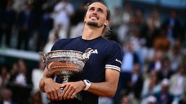 Alexander Zverev mit seinem ersten Grand-Slam-Pokal.