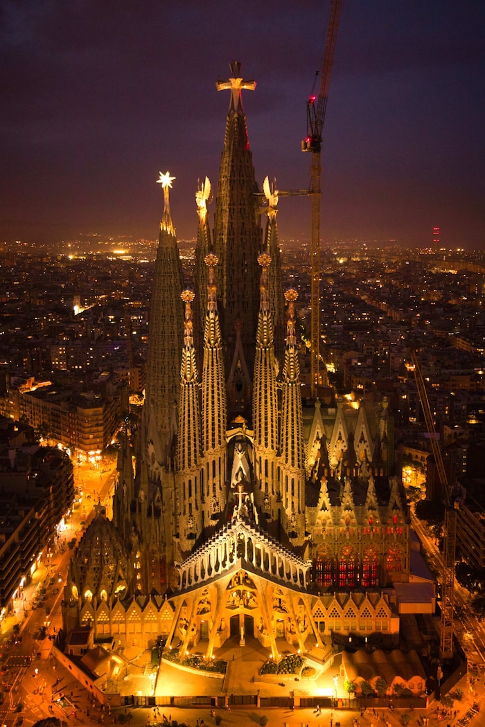 Die Sagrada Família („Heilige Familie“) überstrahlt ganz Barcelona. Karten gibt es ab 26 €, mit ...