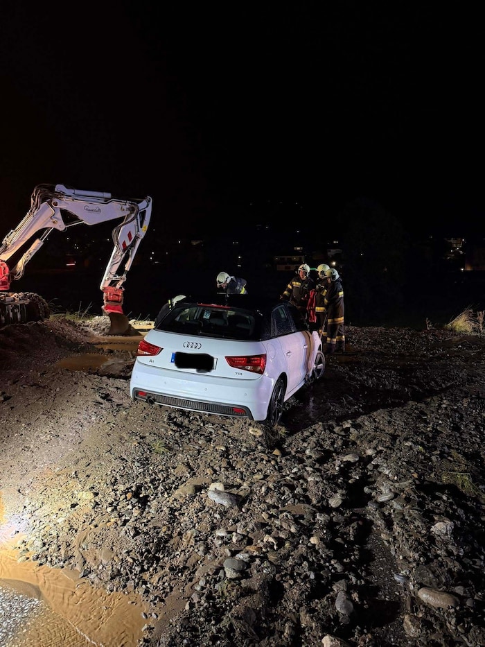 Durch die Straßenmeisterei Eberstein konnte die Fahrbahn mittels Bagger gereinigt werden.