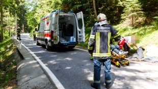 Der junge Mann wurde nach der Erstversorgung mit der Rettung ins Spital gebracht.