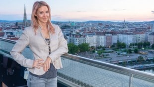 Simone Lugner über den Dächern Wiens – hier befindet sie sich aktuell jedenfalls nicht mehr.