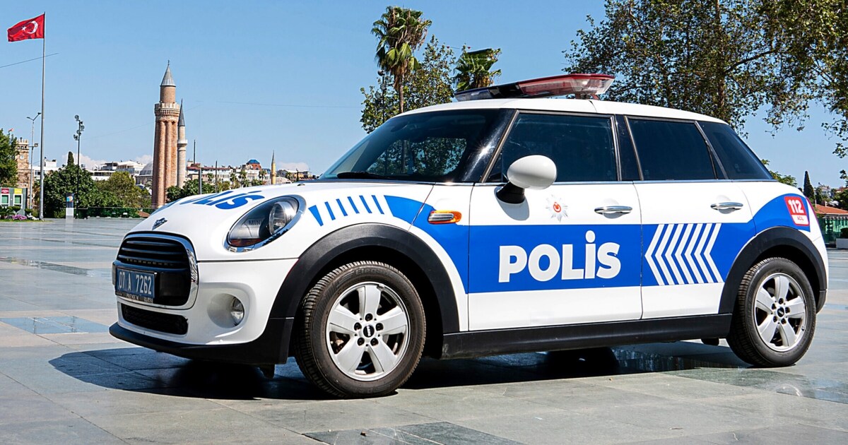 Empörung in der Türkei - Schüsse auf Konzerngebäude nach Witz über ...