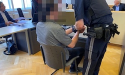 Der Angeklagte war zum Zeitpunkt der Tat unzurechnungsfähig.