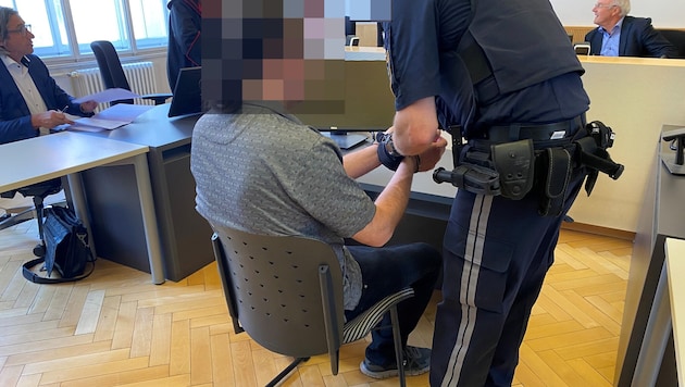 Der Angeklagte war zum Zeitpunkt der Tat unzurechnungsfähig.