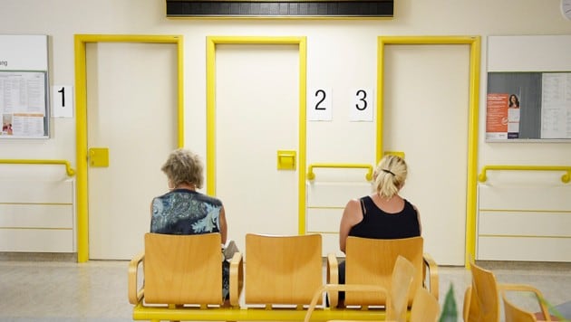 Lange Wartezeiten im heimischen Gesundheitssystem stehen an der Tagesordnung.