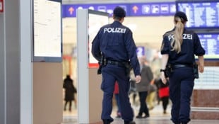 Zeugen riefen an jenem November-Tag im Hauptbahnhof Salzburg die Polizei.