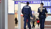 Zeugen riefen an jenem November-Tag im Hauptbahnhof Salzburg die Polizei.