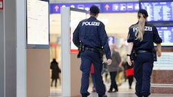 Zeugen riefen an jenem November-Tag im Hauptbahnhof Salzburg die Polizei.