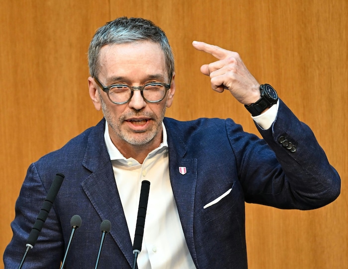 Auch Herbert Kickl kommt die Parteienförderung sehr gelegen.