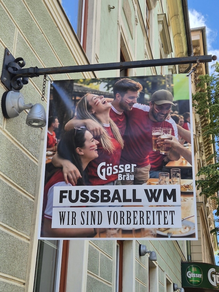 In der Grazer Innenstadt wird man allerorts an die WM erinnert.