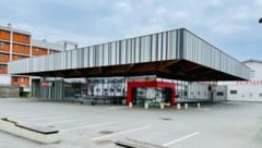 Nahe diesem Parkplatz beobachteten Zeugen den Verdächtigen, als er in die Luft schoss.