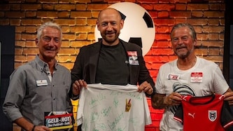 Moderator Hannes Steiner mit Austria-Trainer Stefan Helm und Experte Frenkie Schinkels