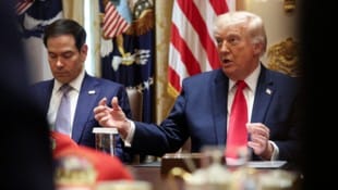 Just an seinem 80. Geburtstag durfte Donald Trump (im Bild mit Außenminister Marco Rubio) wohl ...