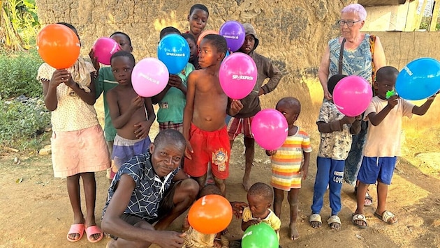 Vor allem die Kleinen durften sich beim Besuch der Tirolerin über bunte Luftballons sowie viel ...